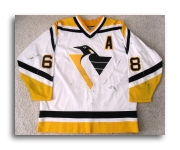 Rob Scuderi - 2014 Stadium Series - Pittsburgh Penguins - White Game-Worn  Jersey - Worn in First Period - NHL Auctions